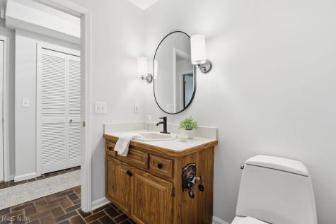 520 Kimerly Court Bay Village OH 44140