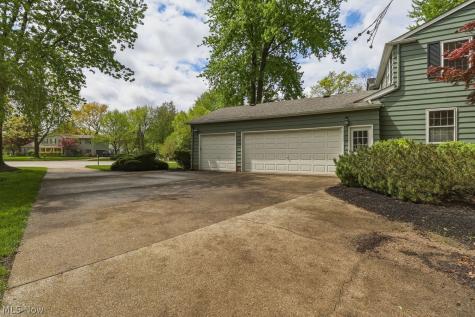 520 Kimerly Court Bay Village OH 44140