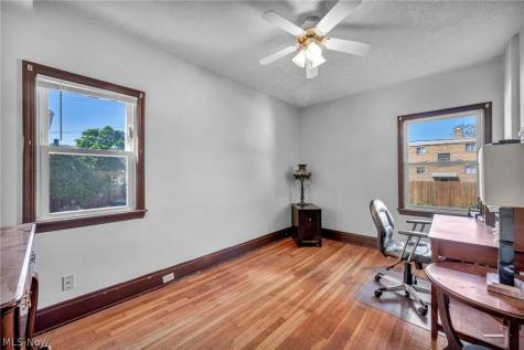 4762 S Hills Drive Cleveland OH 44109