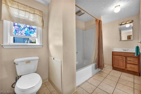 4762 S Hills Drive Cleveland OH 44109