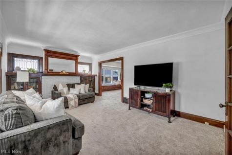 4762 S Hills Drive Cleveland OH 44109