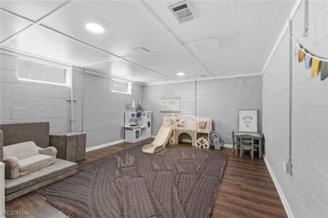 8303 Snow Road Parma OH 44129