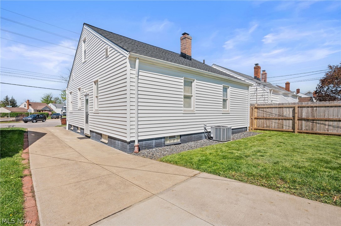 8303 Snow Road Parma OH 44129