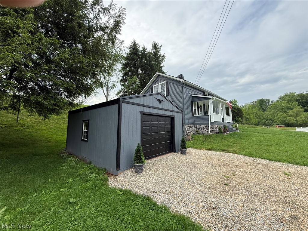 4528 Gintz Road NE Dover OH 44622