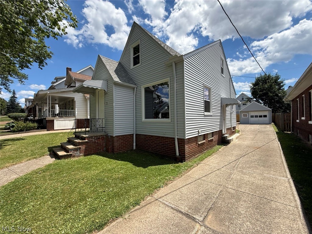 8314 Vineyard Avenue Cleveland OH 44105
