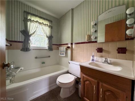 1021 W College Road Alliance OH 44601