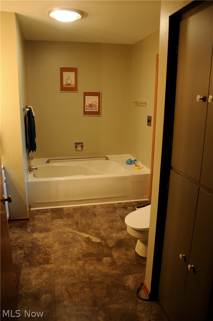 1565 Duffus Road NE Howland OH 44484