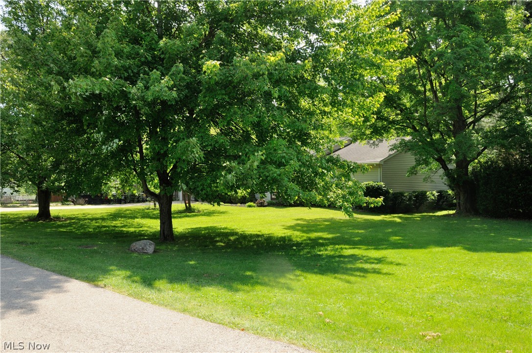 1565 Duffus Road NE Howland OH 44484