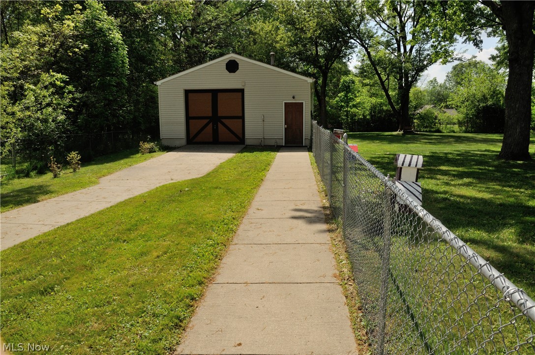 1565 Duffus Road NE Howland OH 44484