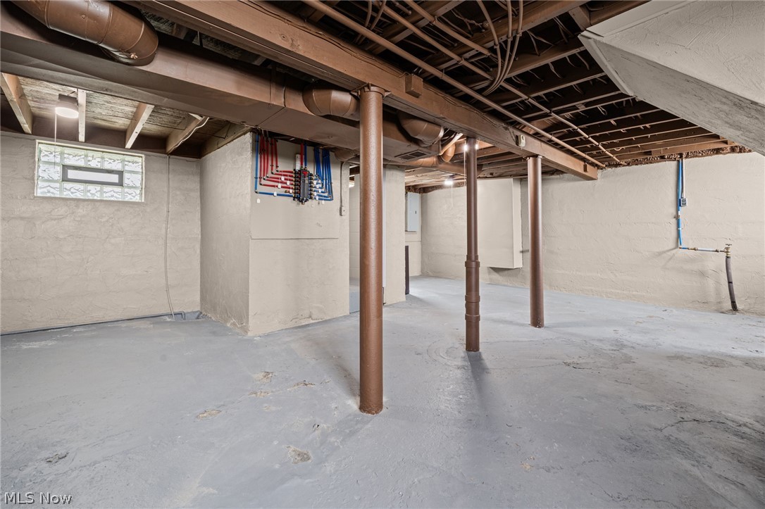 2702 Saratoga Avenue Old Brooklyn OH 44109