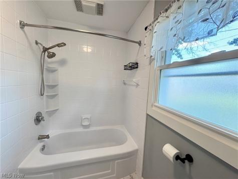1723 Lander Road Mayfield Heights OH 44124