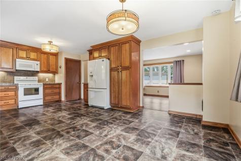 1107 Lynbrook Street SE North Canton OH 44720