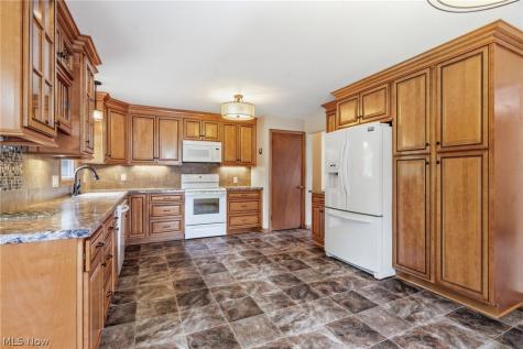 1107 Lynbrook Street SE North Canton OH 44720