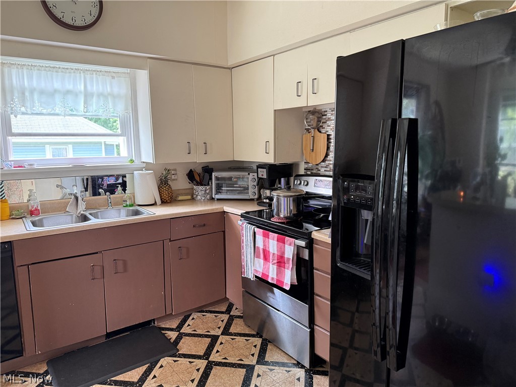 155 Grant Street Conneaut OH 44030