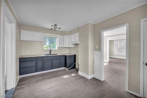 357 N Adams Street Akron OH 44304