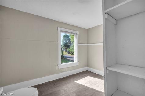 357 N Adams Street Akron OH 44304