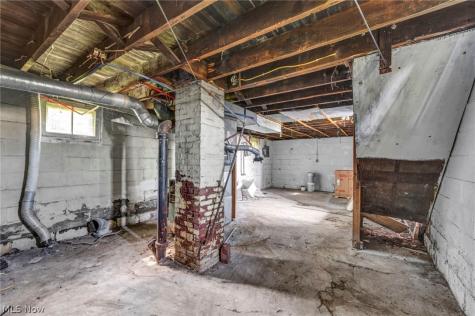 357 N Adams Street Akron OH 44304