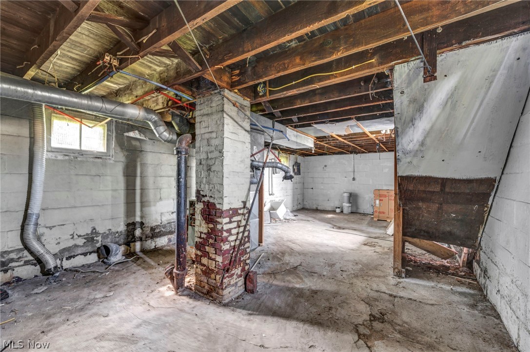357 N Adams Street Akron OH 44304