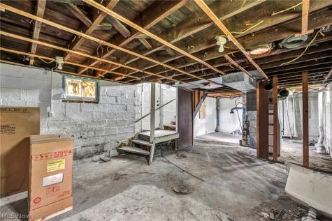357 N Adams Street Akron OH 44304