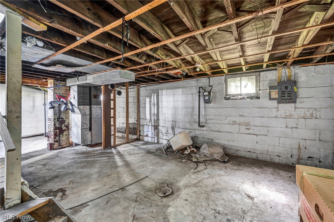 357 N Adams Street Akron OH 44304