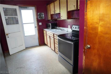 483 17th Street NW Barberton OH 44203
