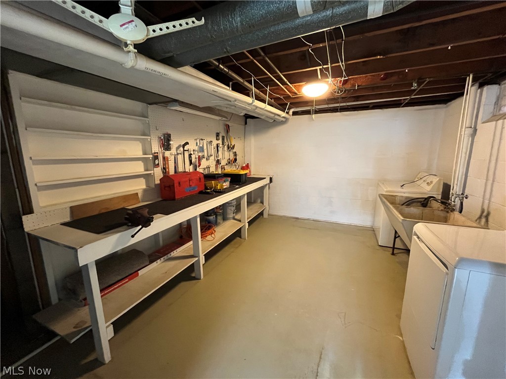 877 Burbank Avenue Akron OH 44305