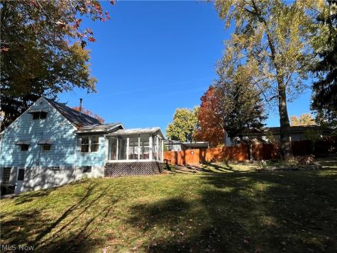 877 Burbank Avenue Akron OH 44305