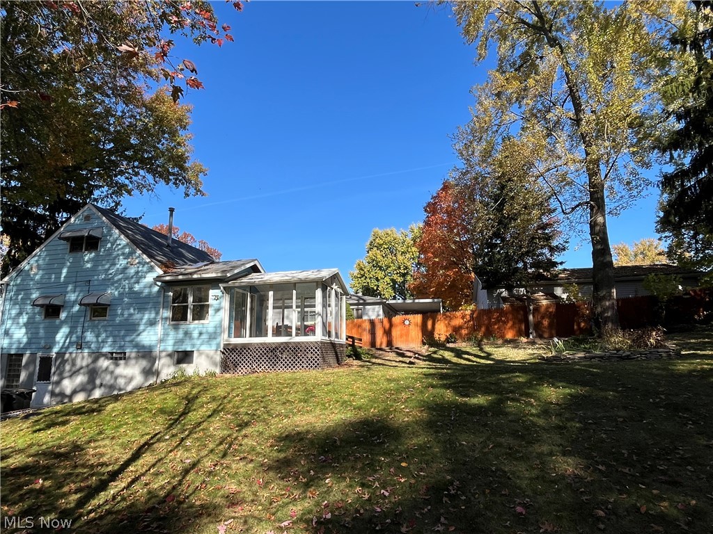 877 Burbank Avenue Akron OH 44305