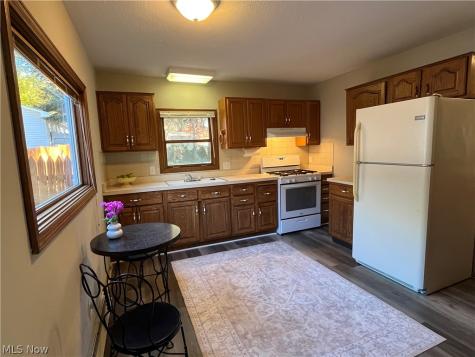 877 Burbank Avenue Akron OH 44305