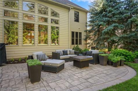 583 Legends Row Avon Lake OH 44012