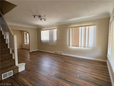 891 E 232nd Street Euclid OH 44123