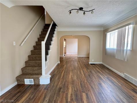 891 E 232nd Street Euclid OH 44123