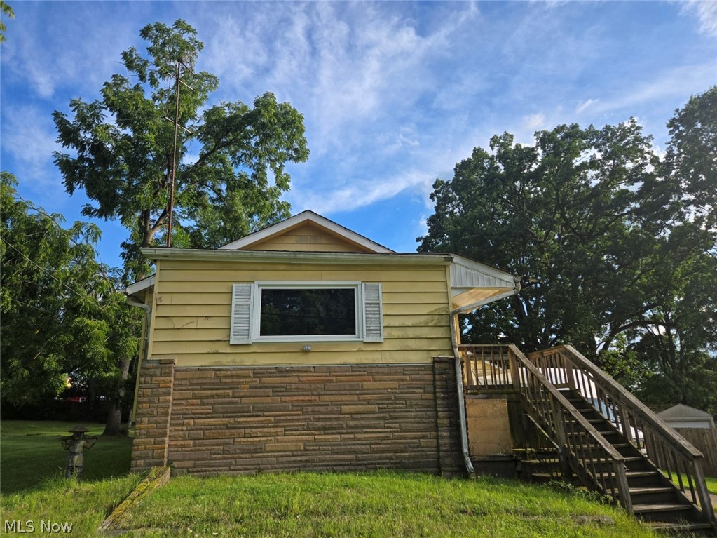 2838 Draper Street SE Warren OH 44484
