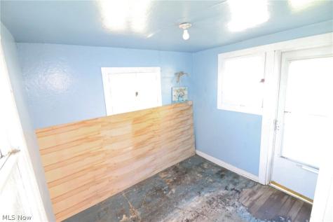 115 Burbank Street Creston OH 44217