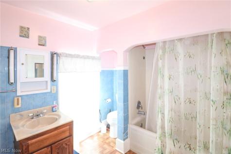 115 Burbank Street Creston OH 44217