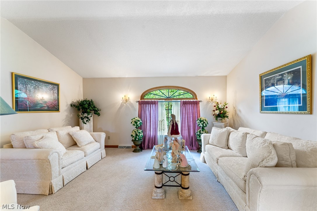 5201 S Saratoga Avenue Austintown OH 44515