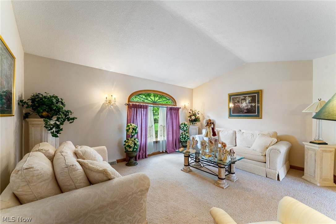 5201 S Saratoga Avenue Austintown OH 44515
