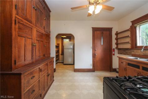 1719 Ohio Avenue Youngstown OH 44504