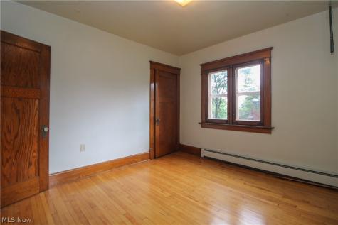 1719 Ohio Avenue Youngstown OH 44504