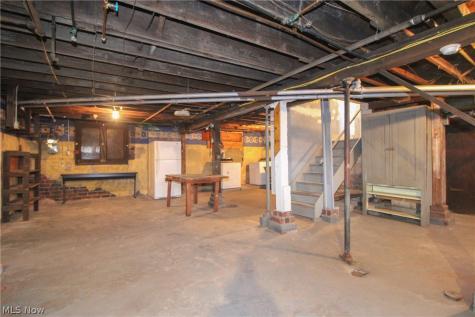 1719 Ohio Avenue Youngstown OH 44504