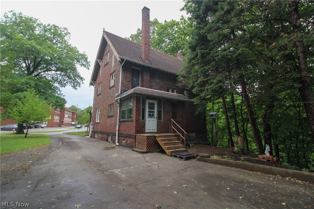 1719 Ohio Avenue Youngstown OH 44504
