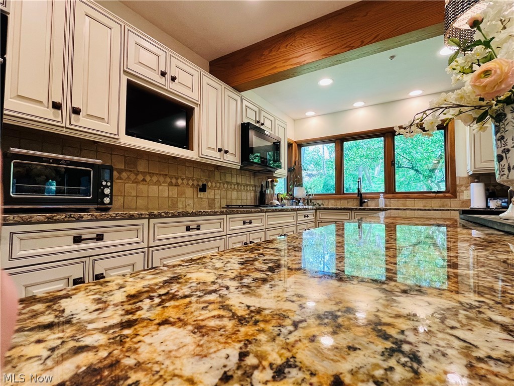 35560 Ridgeway Lane Willoughby OH 44094