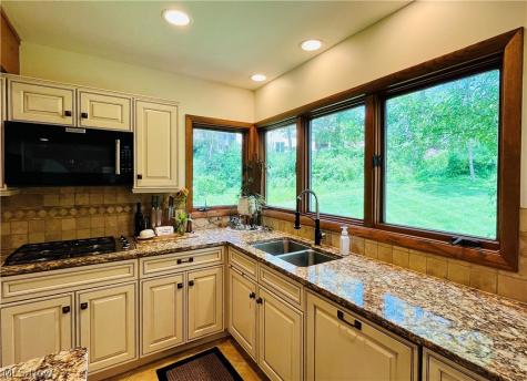 35560 Ridgeway Lane Willoughby OH 44094