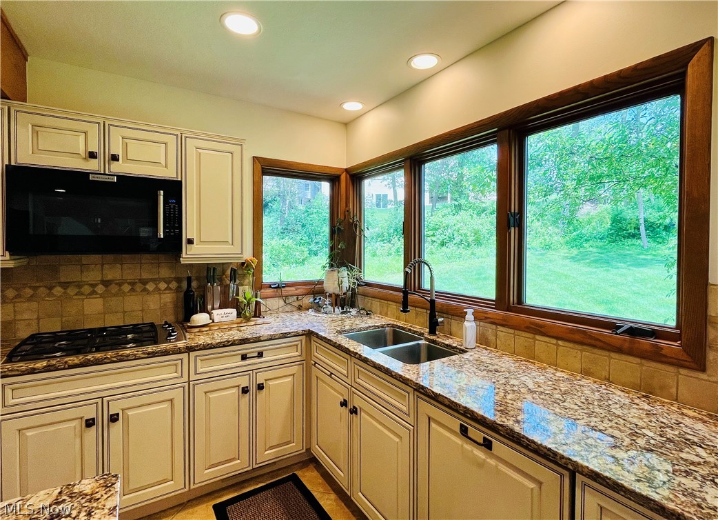 35560 Ridgeway Lane Willoughby OH 44094