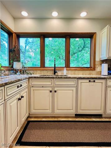 35560 Ridgeway Lane Willoughby OH 44094