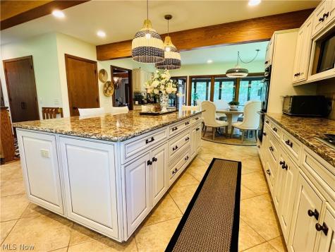 35560 Ridgeway Lane Willoughby OH 44094