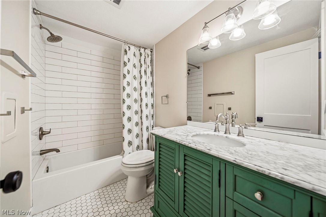 17911 Snyder Road Chagrin Falls OH 44023