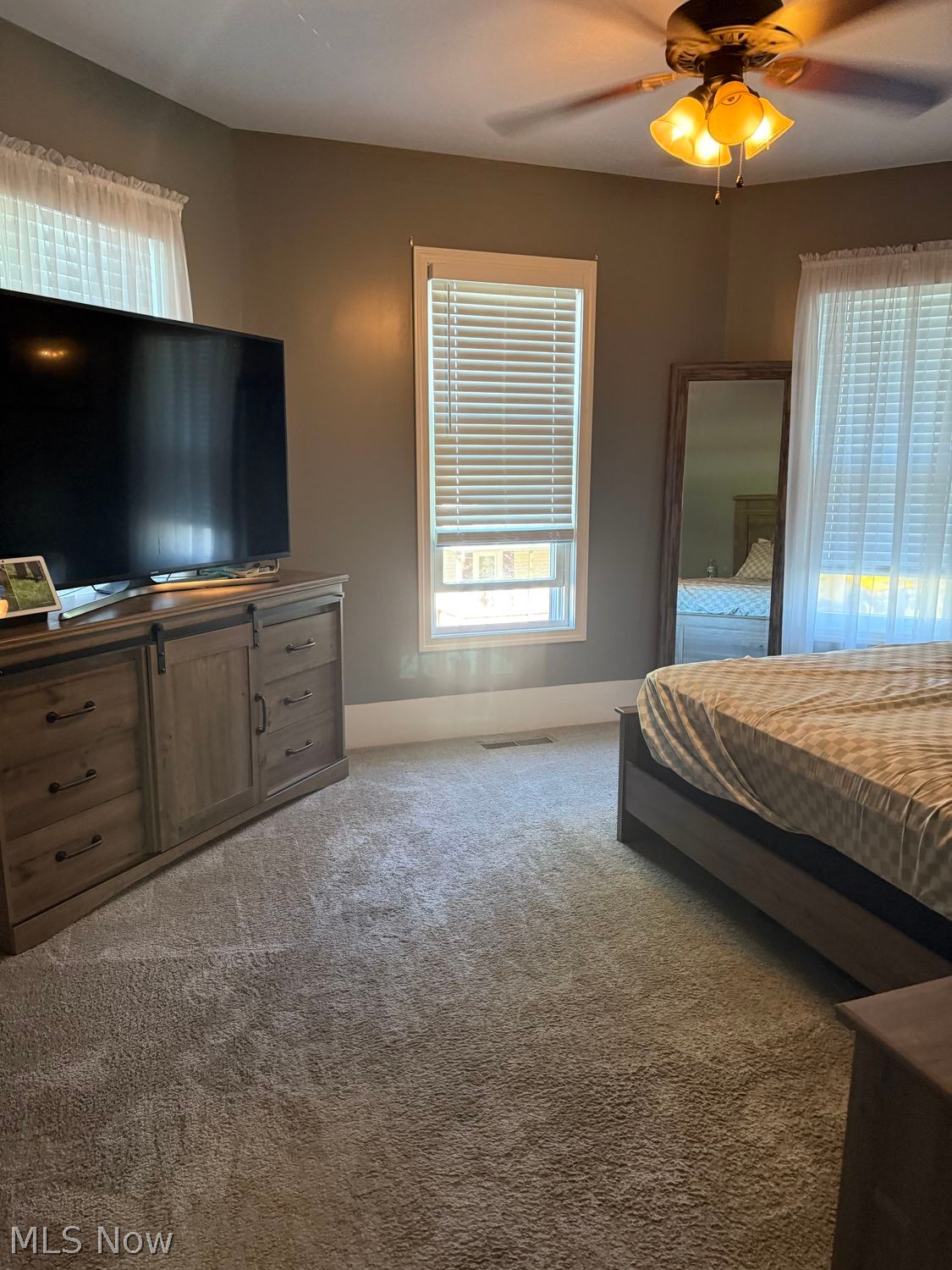 226 Mcconnell Street Uhrichsville OH 44683