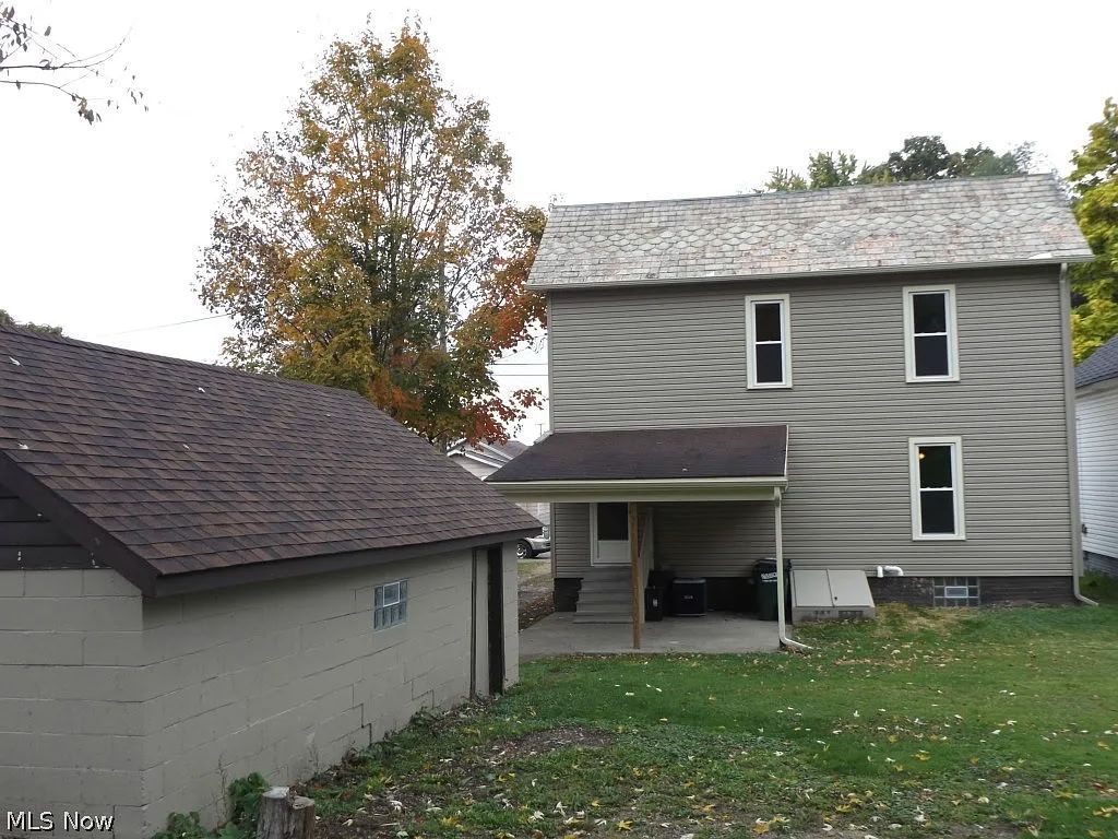 226 Mcconnell Street Uhrichsville OH 44683