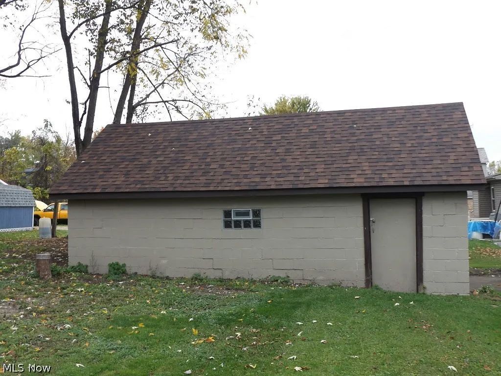 226 Mcconnell Street Uhrichsville OH 44683